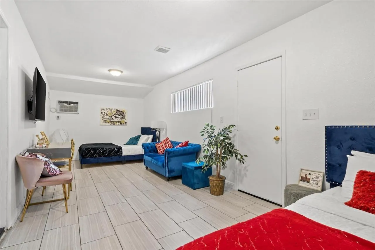 5 Mins To Las Vegas Strip, Casinos, Conventions, F1, Free Fast Wifi, 5 Roku Tvs, Massage Chair